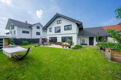Ein energieeffizientes Traumhaus der absoluten Spitzenklasse in 1A Wohnlage!, 85567 Bruck, Einfamilienhaus