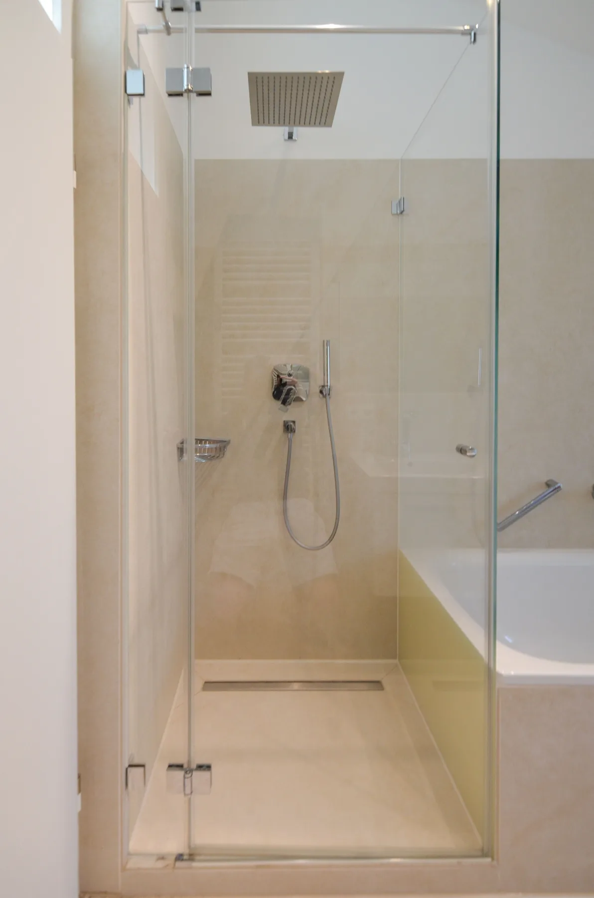 Master-Wohnung-Bad (Ansicht 2)