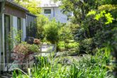 Westseite - Viel Platz für Familie & Arbeit – Besonderes Anwesen mit traumhafter Gartenidylle!