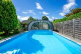 Swimmingpool (Ansicht 3) - Modernisiertes Einfamilienhaus mit ELW für 2 Generationen & exklusivem Pool!