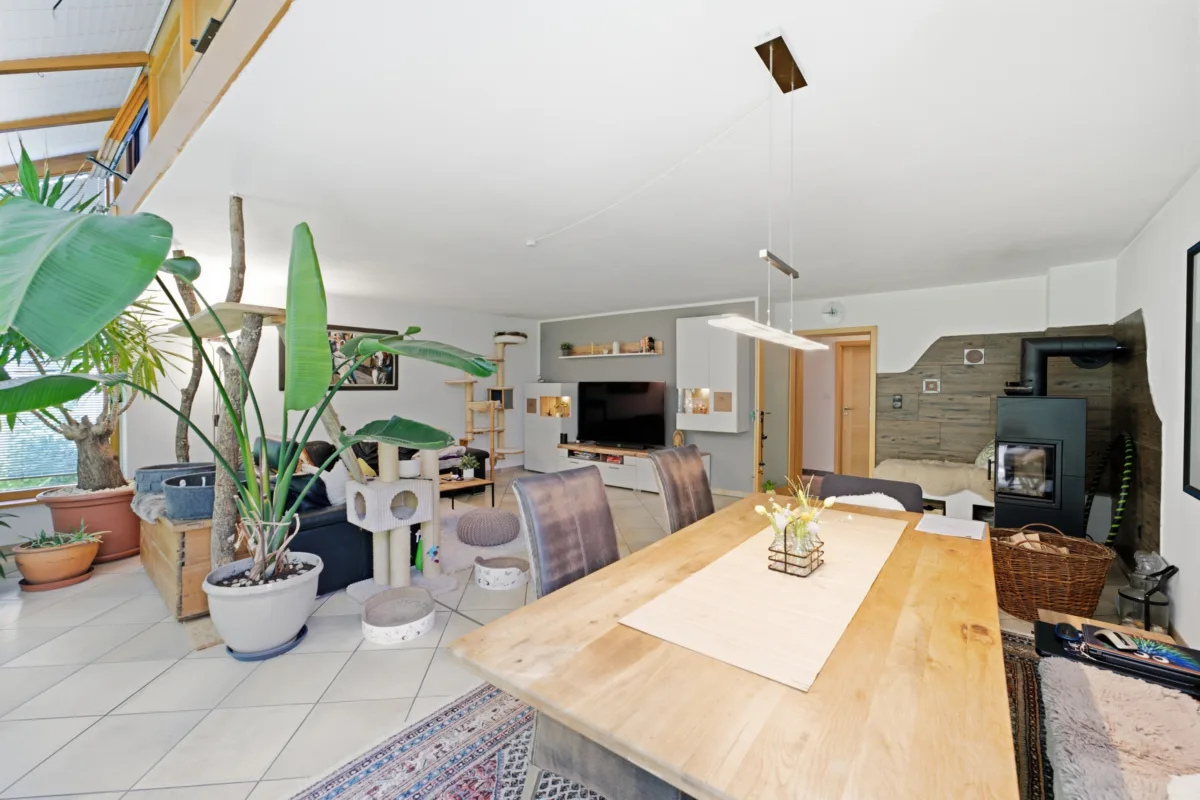 Wohnzimmer (Ansicht 2)
