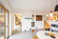 Blick von der Küche zum Büro