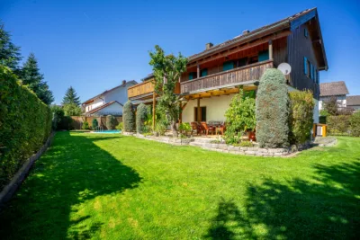Ihr neues Zuhause – großzügiges Zweifamilienhaus, PV-Anlage, Pool und 3 Garagen, 85661 Forstinning, Zweifamilienhaus