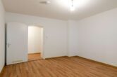 Wohnzimmer (Ansicht 2) - Top gepflegte 3-Zi.-Wohnung zum Wohlfühlen!