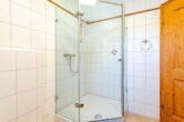 Bad im EG (Ansicht 2) - Wo Familienglück ein Zuhause findet – Großzügiges EFH mit schönem Garten