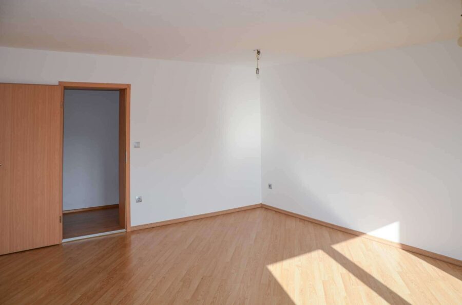 Wohnzimmer (Ansicht 2)