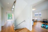 Flur im OG - Exklusive DHH mit eingewachsenem Süd-/Westgarten in toller Wohnlage!
