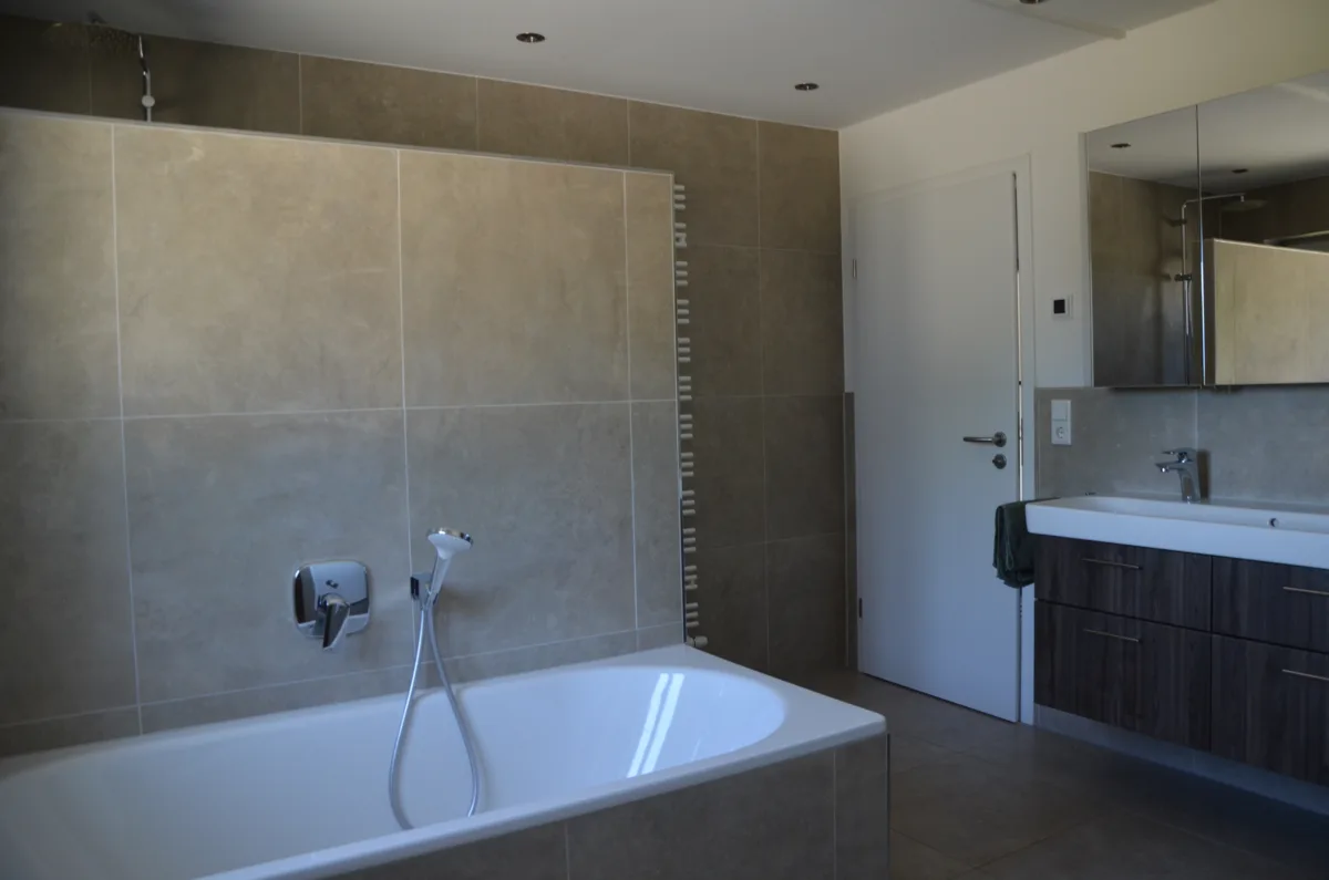 Badezimmer (Ansicht 2)