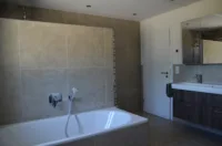 Badezimmer (Ansicht 2)