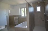 Badezimmer (Ansicht 1)