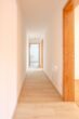 Flur - Neubau – Moderne 3-Zi.-Whg. mit Balkon auf dem Land!