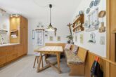 Küche (Ansicht 2) - Top gepflegte 3-Zi.-EG-Wohnung mit Südgarten & TG-Stellplatz!