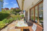 Terrasse (Blick Richtung West) - Top gepflegte 3-Zi.-EG-Wohnung mit Südgarten & TG-Stellplatz!