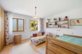 Schlafzimmer - Top gepflegte 3-Zi.-EG-Wohnung mit Südgarten & TG-Stellplatz!