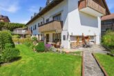 Südwest-Ansicht - Top gepflegte 3-Zi.-EG-Wohnung mit Südgarten & TG-Stellplatz!