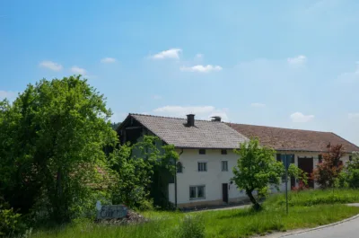 Bauernhof mit 59.612qm Grund & vielfältigem Entwicklungspotenzial – ca. 2.000qm Baugrundstück!, 84419 Obertaufkirchen, Bauernhaus