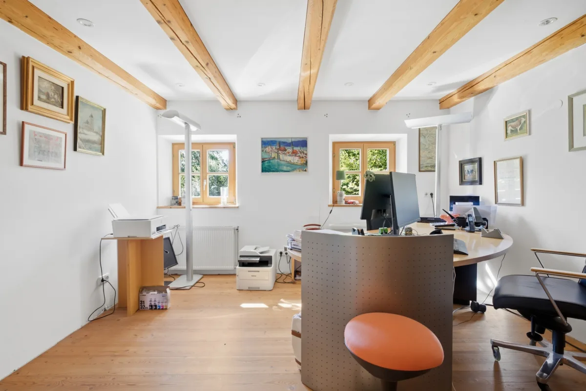 Büro im OG