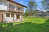 Südansicht - Familie Willkommen – Schönes Reiheneckhaus mit großen Garten & toller Wohnlage!