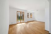 Wohnzimmer (Ansicht 1) - Familie Willkommen – Schönes Reiheneckhaus mit großen Garten & toller Wohnlage!
