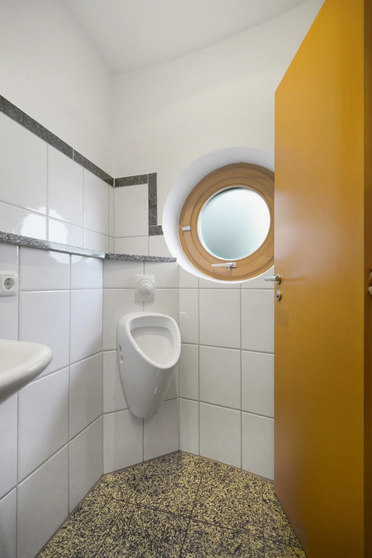 Gäste WC im EG (Ansicht 2)
